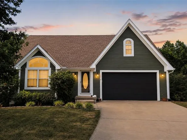 1006 S 14th St, Louisburg, KS 66053