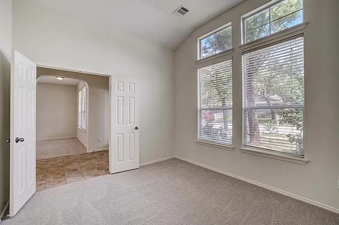 1115 Rawhide Trl — Photo 30