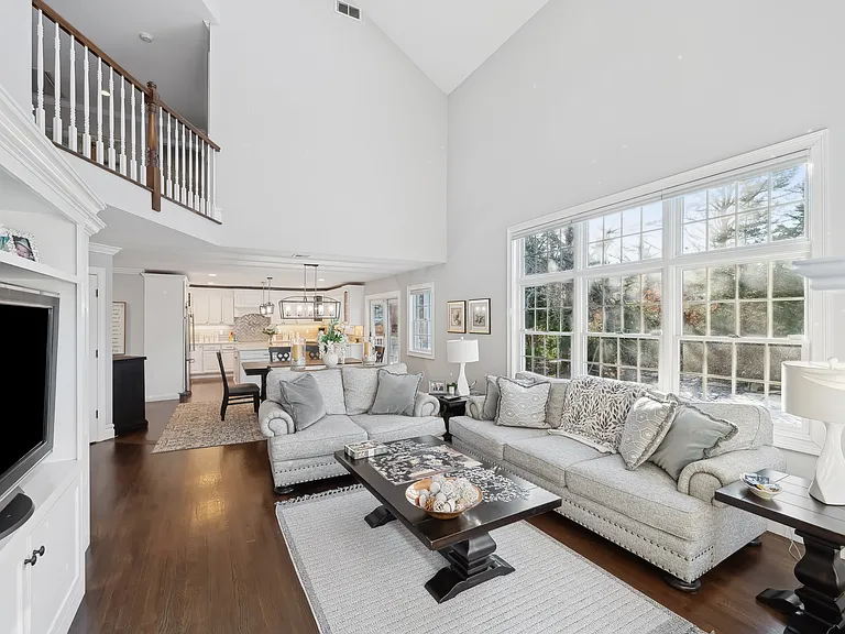 47 Bathing Beach Rd — Photo 4