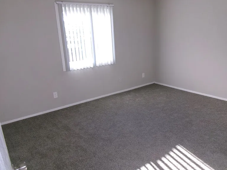 Coventry Court West Apartments — Photo 131