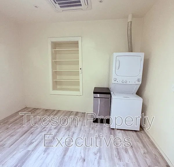 343 S Convent Ave — Photo 5