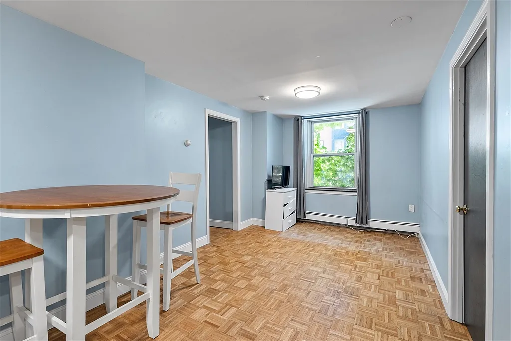2 bed, 700 sqft, $3,000 — Photo 3