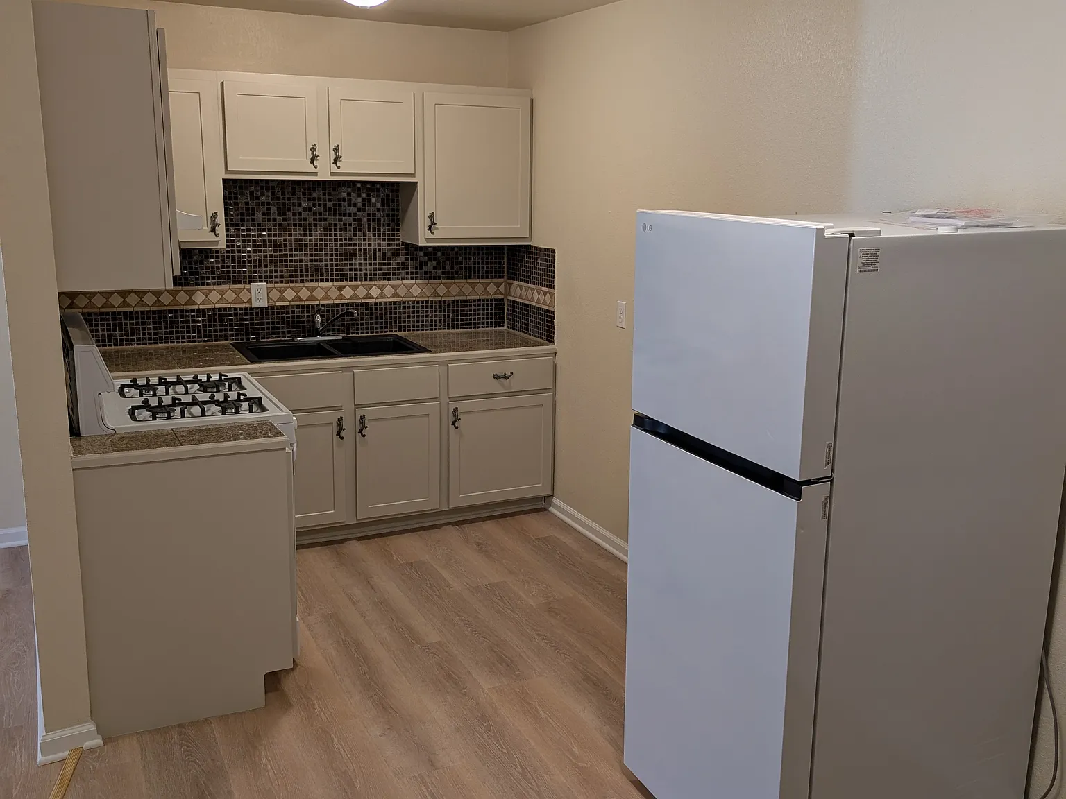 2 bed, 1000 sqft, $1,200 — Photo 1