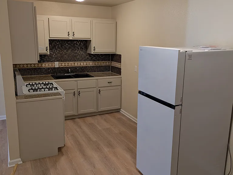1802 Grange Ave — Photo 1