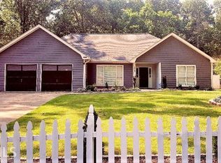 1052 Oak Grove Cir, Lawrenceville, GA 30043