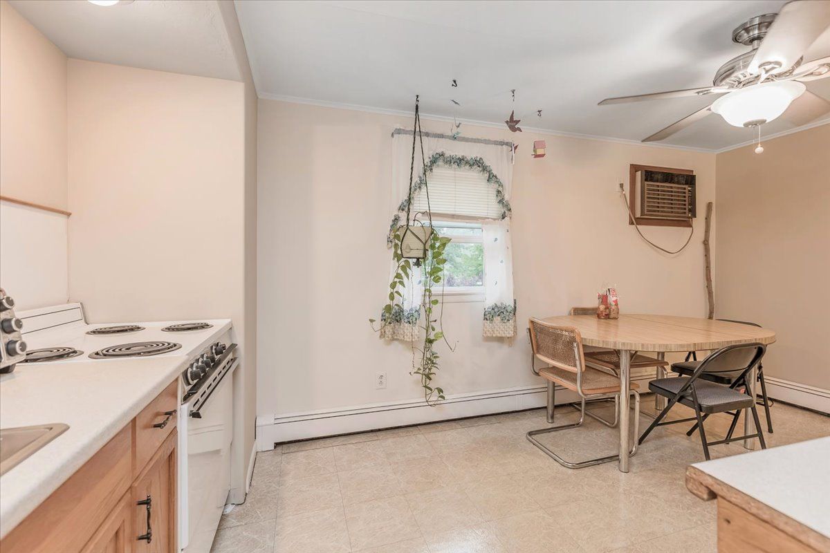  Upper Level: Accessory Apartment Kitchen - Dining Area
