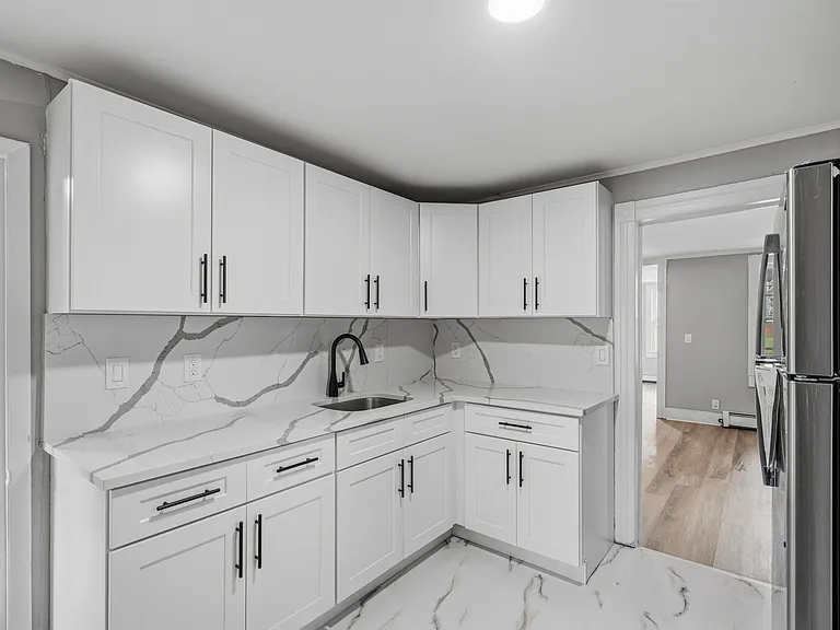 Knapp Ave — Photo 1