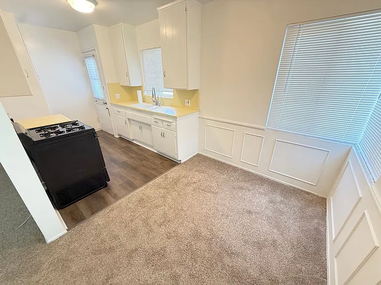 200 E Dryden St — Photo 3