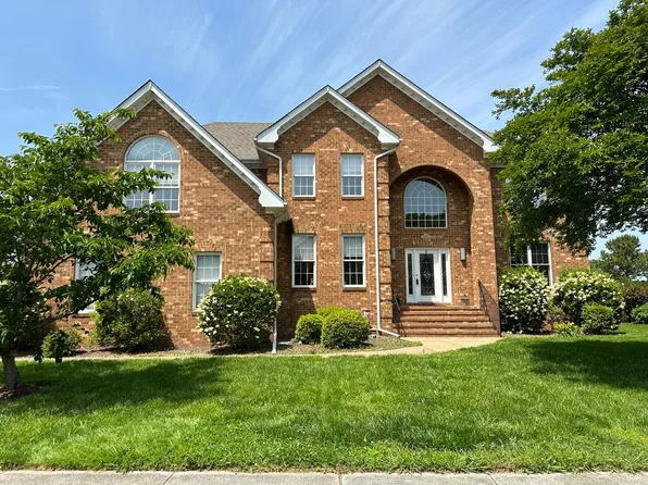 1320 Club House Dr, Chesapeake, VA 23322