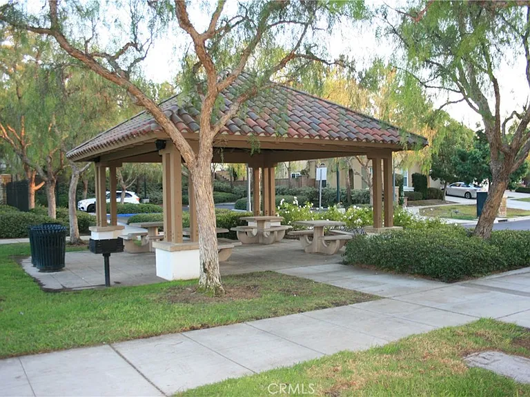 1805 Crescent Oak — Photo 20