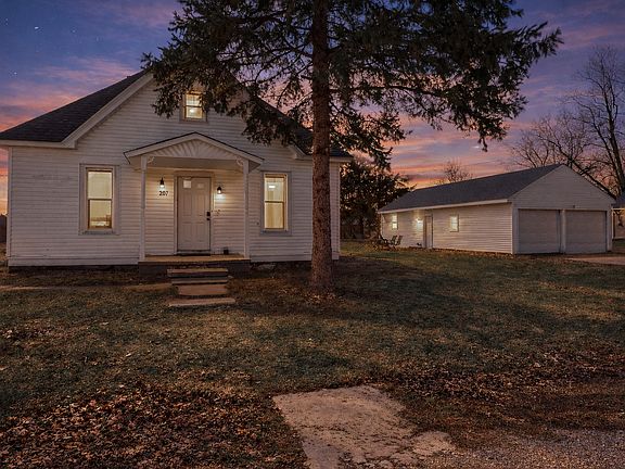 3rd image of 207 E Field St