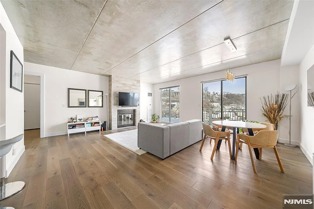 1077 River Rd #Penthouse 13 photo 1