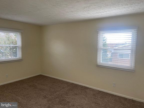 4th image of 101 N Edgewood Dr APT 5