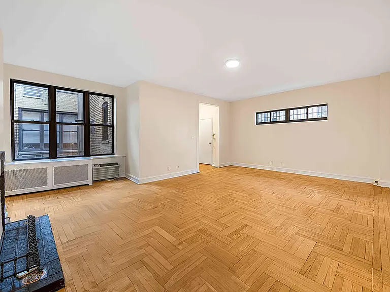 107 E 63rd St #5 — Photo 11