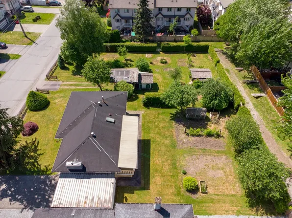 2337 Lobb Ave, Pt Coquitlam, BC V3C 1M7