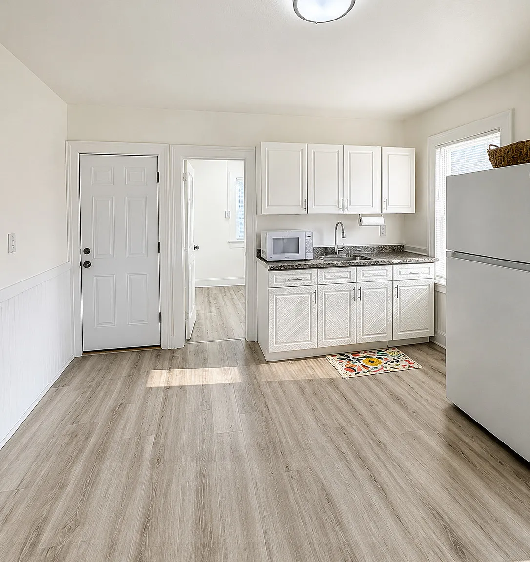 3 bed, 1.0 bath, 1251 sqft, $1,800 — Photo 1