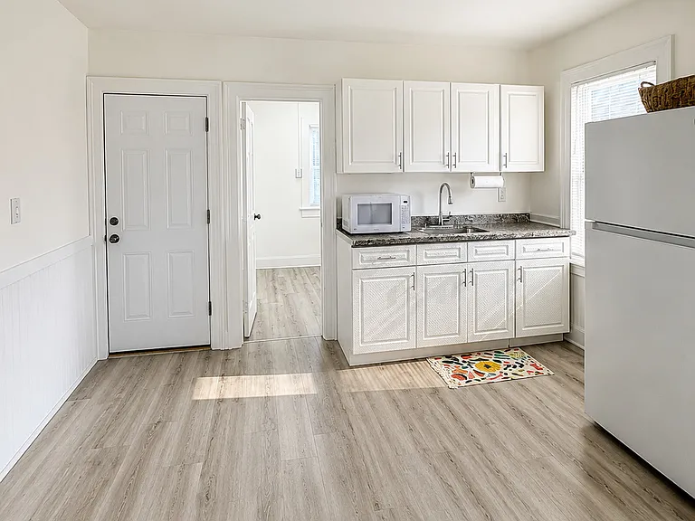 49 Henry St #3 — Photo 1