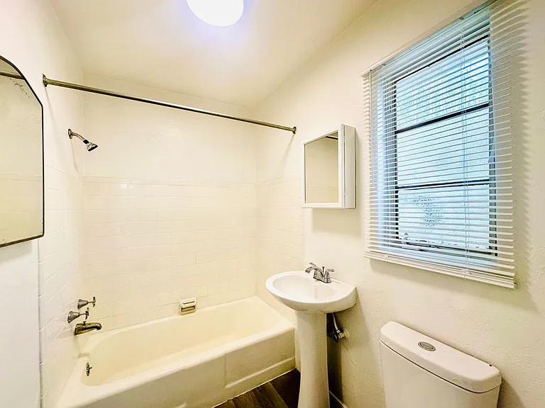 1 Bedroom Cottage Style Homes! — Photo 14