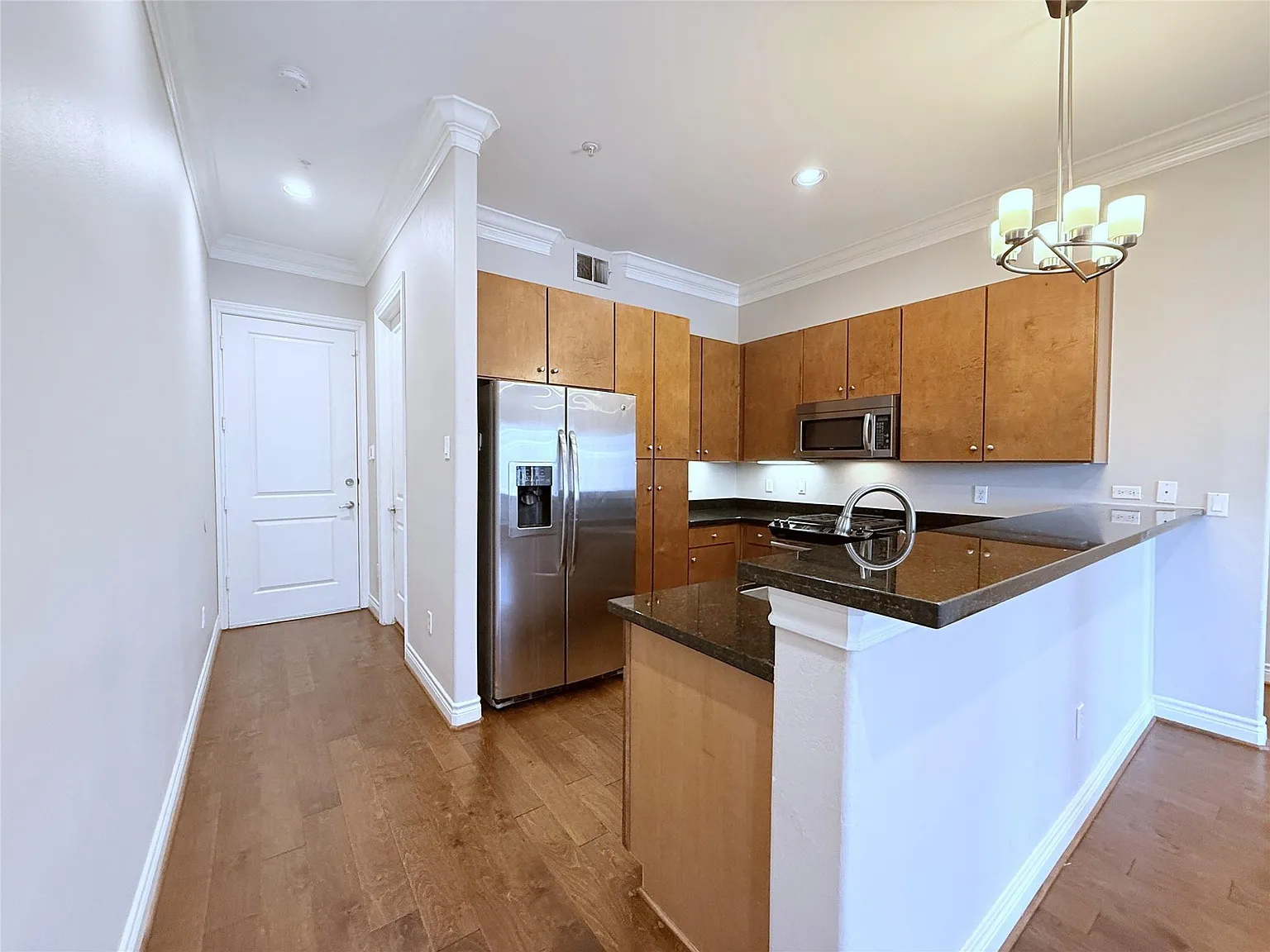 2 bed, 1.0 bath, 1138 sqft, $1,950 — Photo 3
