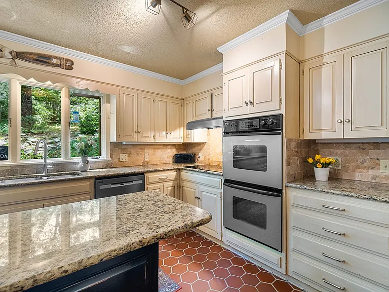 112 Leigh Cir — Photo 14