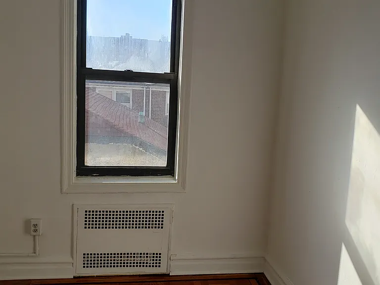 2245 E 19th St #D7 — Photo 6