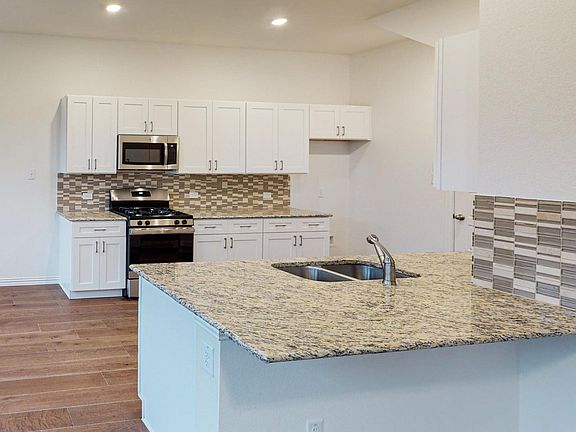 4th image of 2411 Acorn Ct