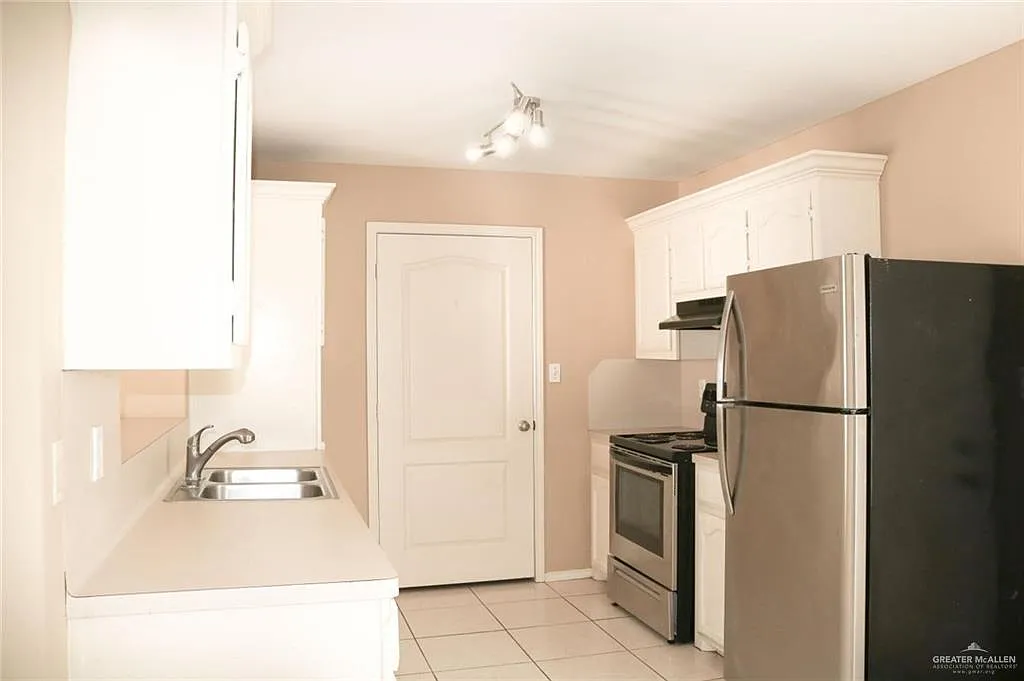 2 bed, 2.0 bath, 950 sqft, $875 — Photo 3