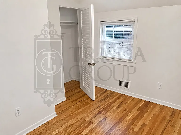 2361 Bensonia Ave — Photo 20