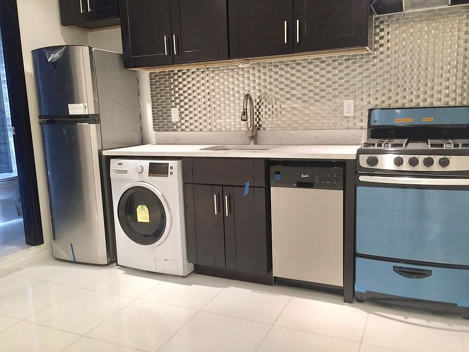 2nd image of 320 Manhattan Ave APT 36