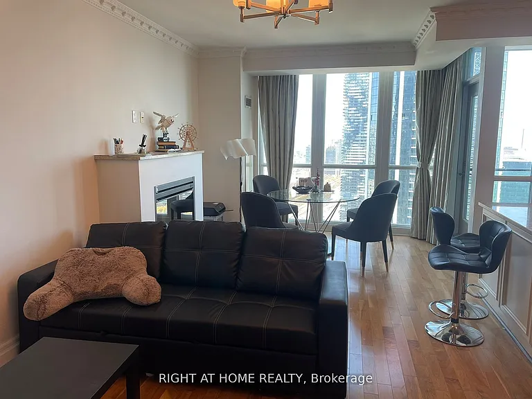 16 Harbour St #4904 — Photo 5