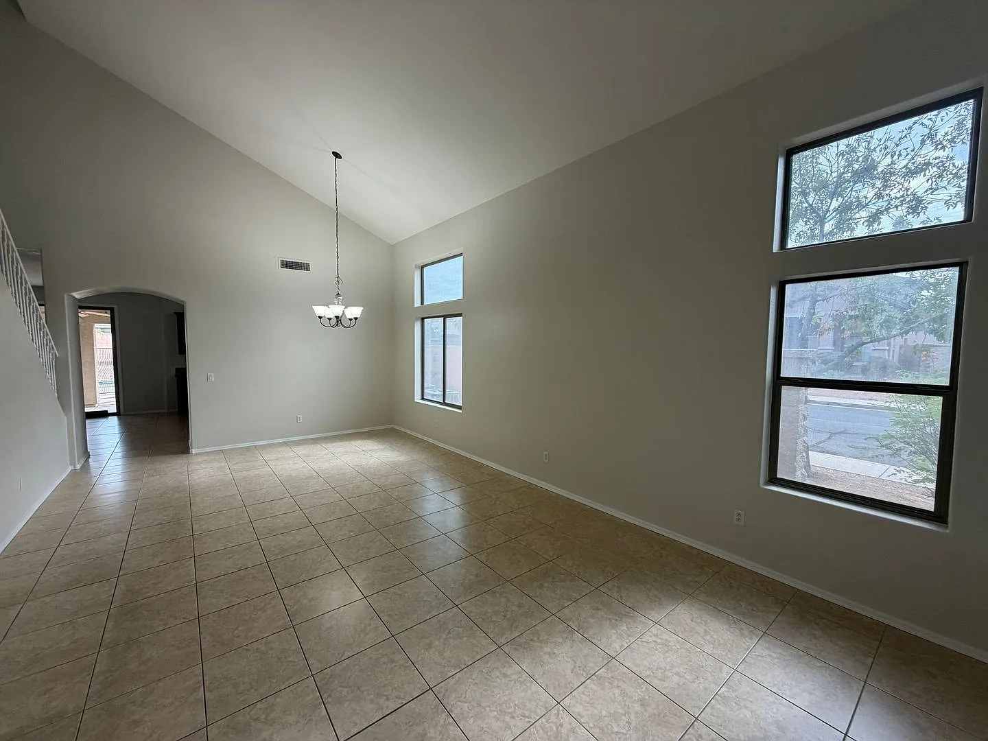 4 bed, 3.0 bath, 2428 sqft, $2,500 — Photo 4
