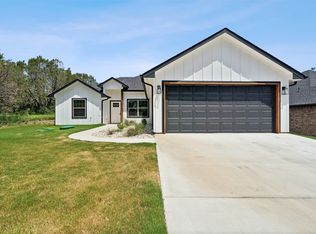 2208 Angelina St, Granbury, TX 76048