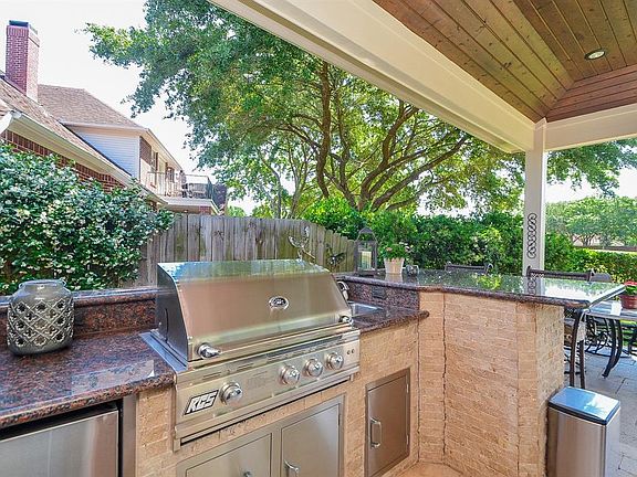 5th image of 3010 Oakland Dr