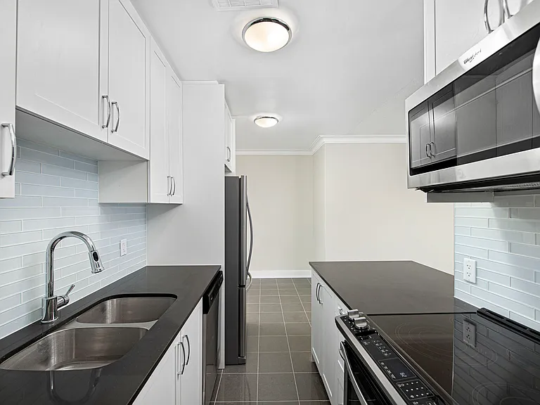 150 Dowling Ave — Photo 11