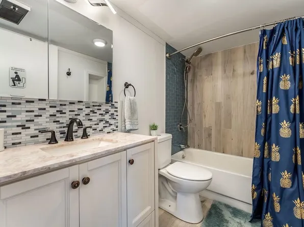 2110 Harmon Cove Tower image 14 of 50