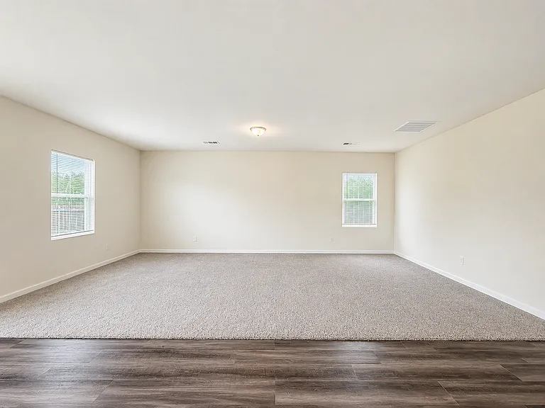 715 Wellington Dr — Photo 9