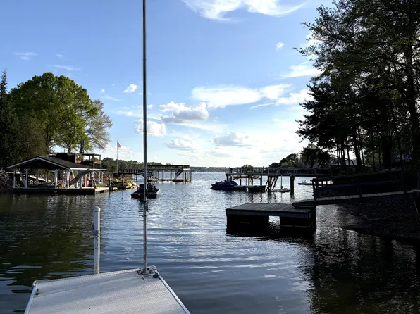 9537 Riviera Dr, Sherrills Ford, NC 28673