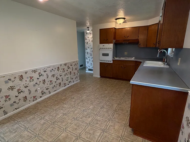 936 Church St — Photo 7