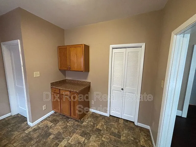 708 Webster Ave — Photo 12