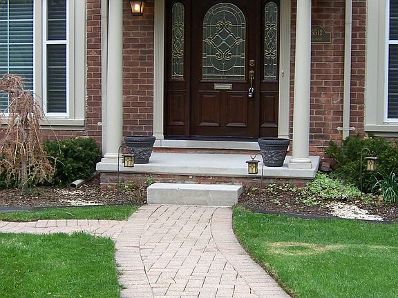 3rd image of 25512 Parkwood Dr