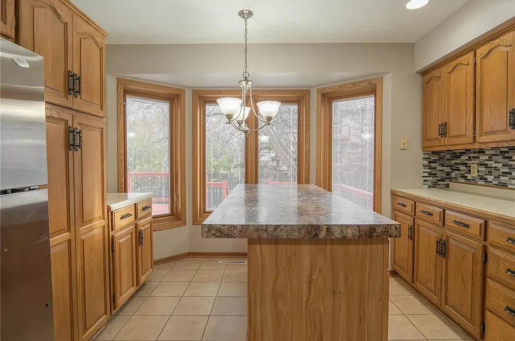 3 bed, 1689 sqft, $2,500 — Photo 4
