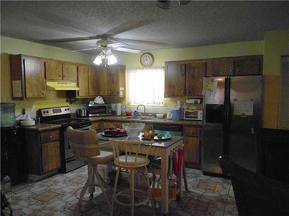 4th image of 6086 Bluegrass Cir