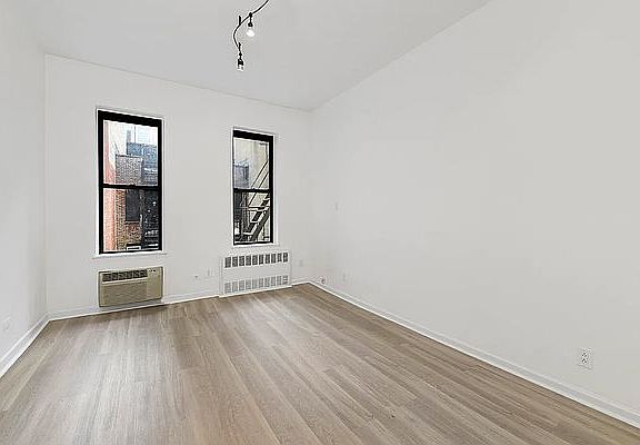 3rd image of 340 W 48th St #1A