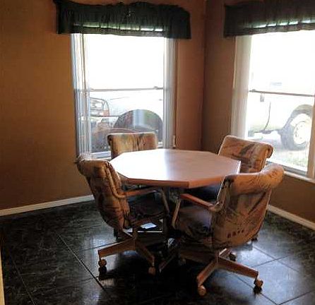 3rd image of 14072 Thacher Ave