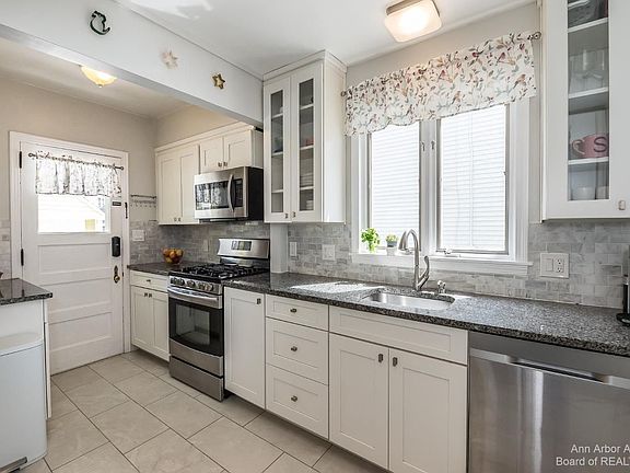 4th image of 1509 Montclair Pl