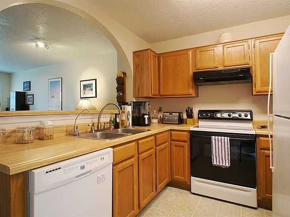 5th image of 144 Winchester Dr