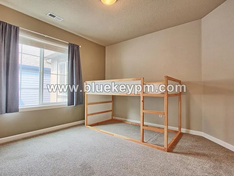 985 SE Tamango St — Photo 9