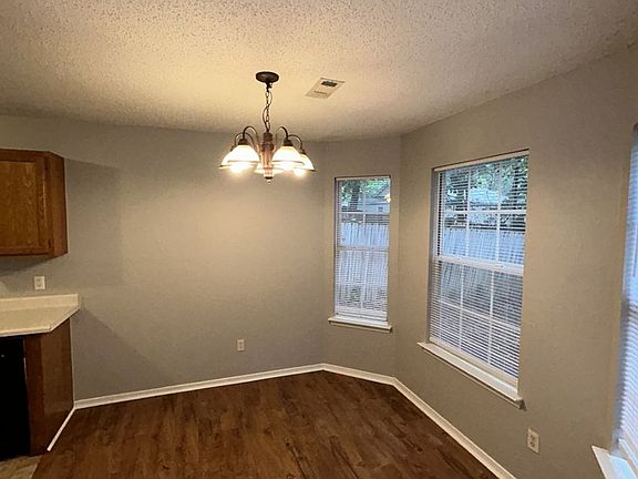 3rd image of 3220 W Woodridge Dr