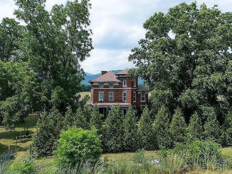 10th image of 2416 Lowesville Rd