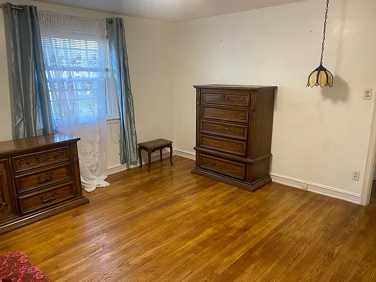 Bedroom 1 (View 2)
